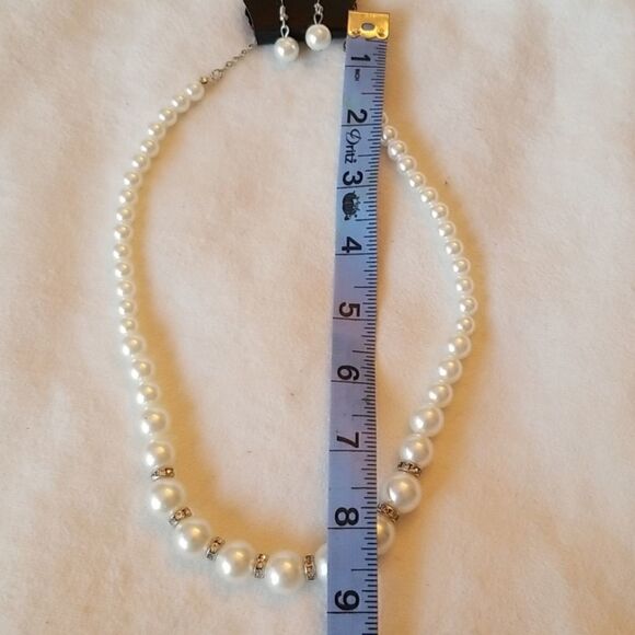 Paparazzi Set Faux Pearls necklace & earrings - Picture 5 of 7